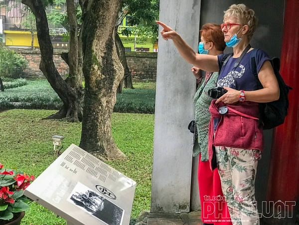 van mieu tram lang nhung ngay dau xuan