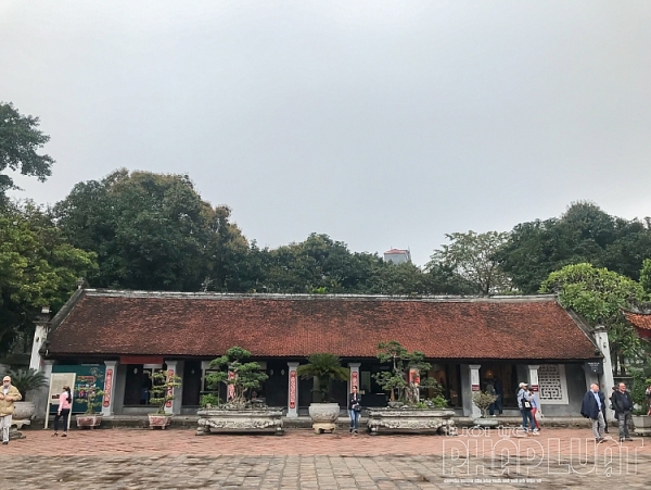 van mieu tram lang nhung ngay dau xuan