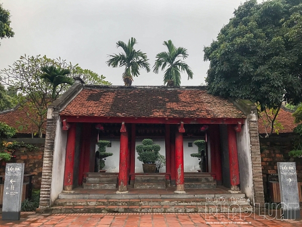 van mieu tram lang nhung ngay dau xuan