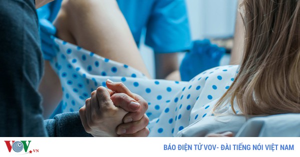 Muốn sinh con “thuận tự nhiên”, sản phụ và em bé gặp nguy kịch