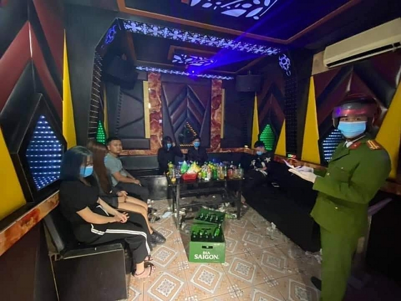 Hải Dương: Bất chấp lệnh cấm, quán karaoke Gily 34 vô tư hoạt động