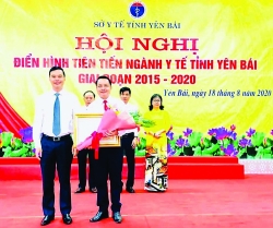 trung tam y te huyen van yen duoc trao tang huan chuong lao dong hang ii