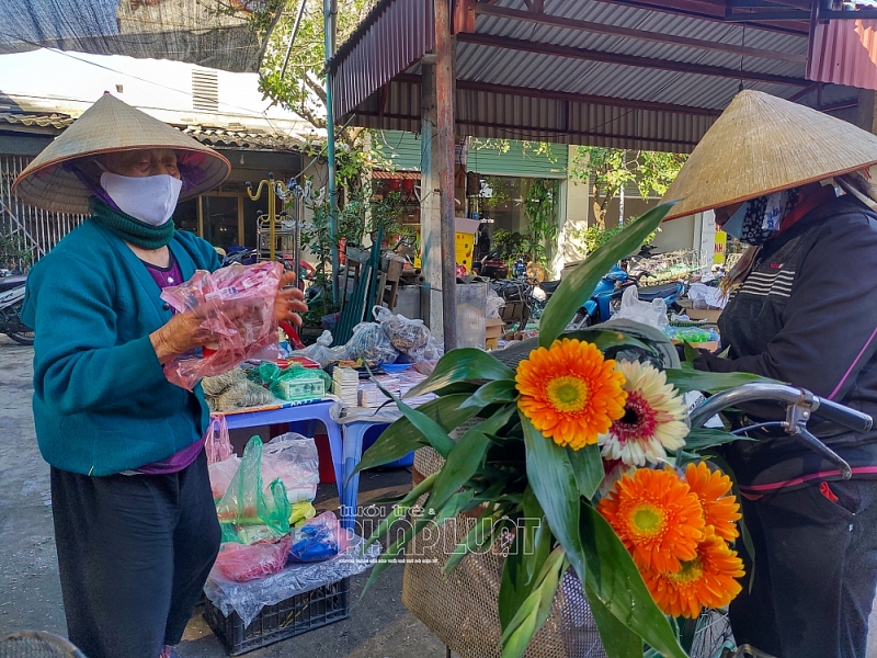Hải Dương: Đi chợ sắm Tết trong tâm dịch Covid 19