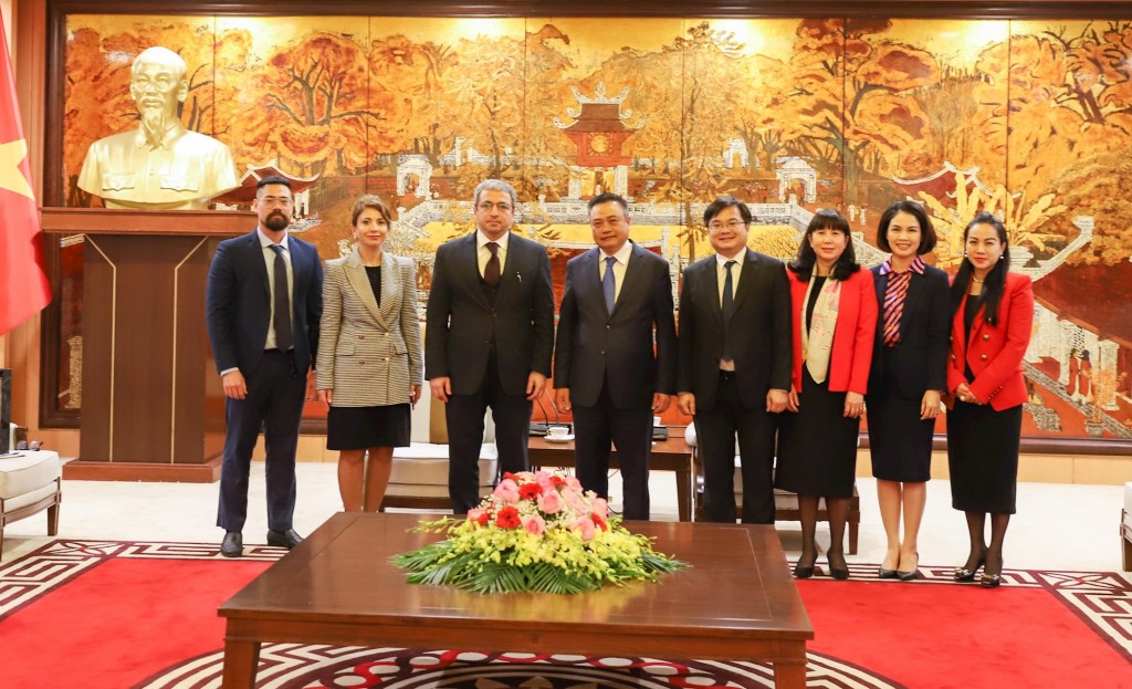 Chủ tịch UBND thành phố Hà Nội Trần Sỹ Thanh tiếp Đại sứ Azerbaijan tại Việt Nam Shovgi Kamal oglu Mehdizade