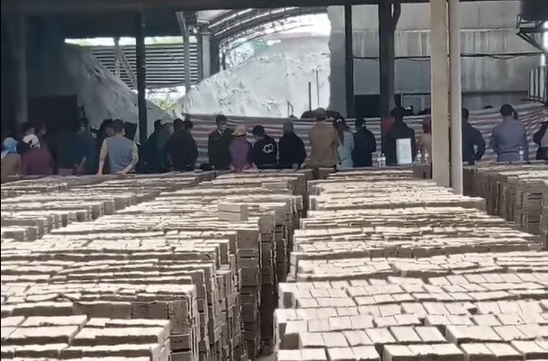 Hưng Yên: Ngã vào máy làm gạch, 1 công nhân tử vong