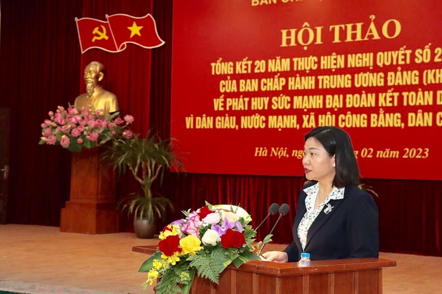 Phó Bí thư Thường trực Thành ủy Hà Nội Nguyễn Thị Tuyến tham luận tại hội thảo