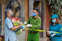 "Sống chậm" trong khu cách ly phố Trúc Bạch