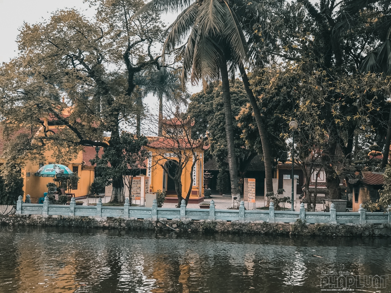 Phố xá Hà Nội vắng vẻ, nhiều cửa hàng treo biển sang nhượng lo ngai dich covid 19 pho xa ha noi vang lang