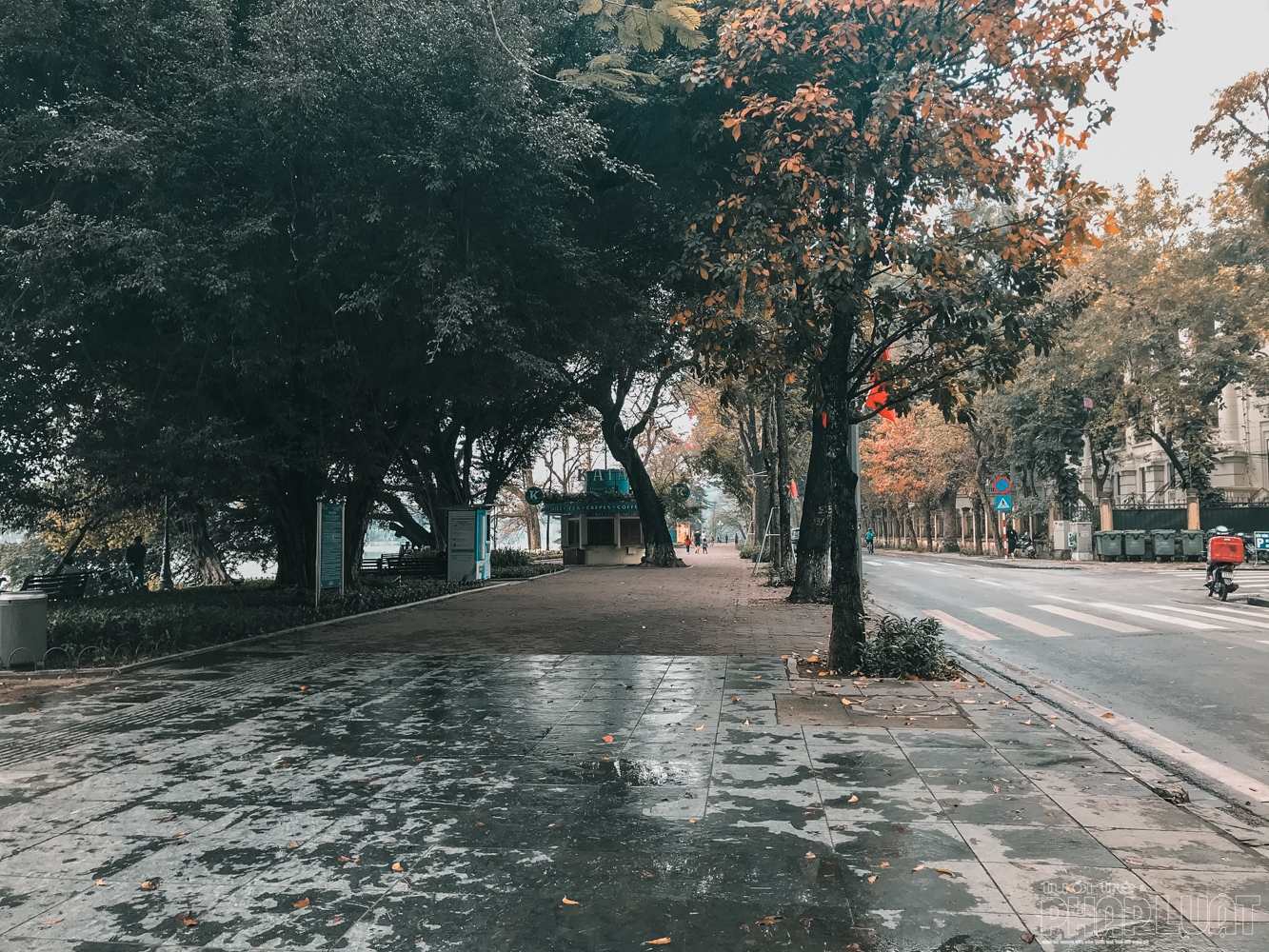 Phố xá Hà Nội vắng vẻ, nhiều cửa hàng treo biển sang nhượng lo ngai dich covid 19 pho xa ha noi vang lang