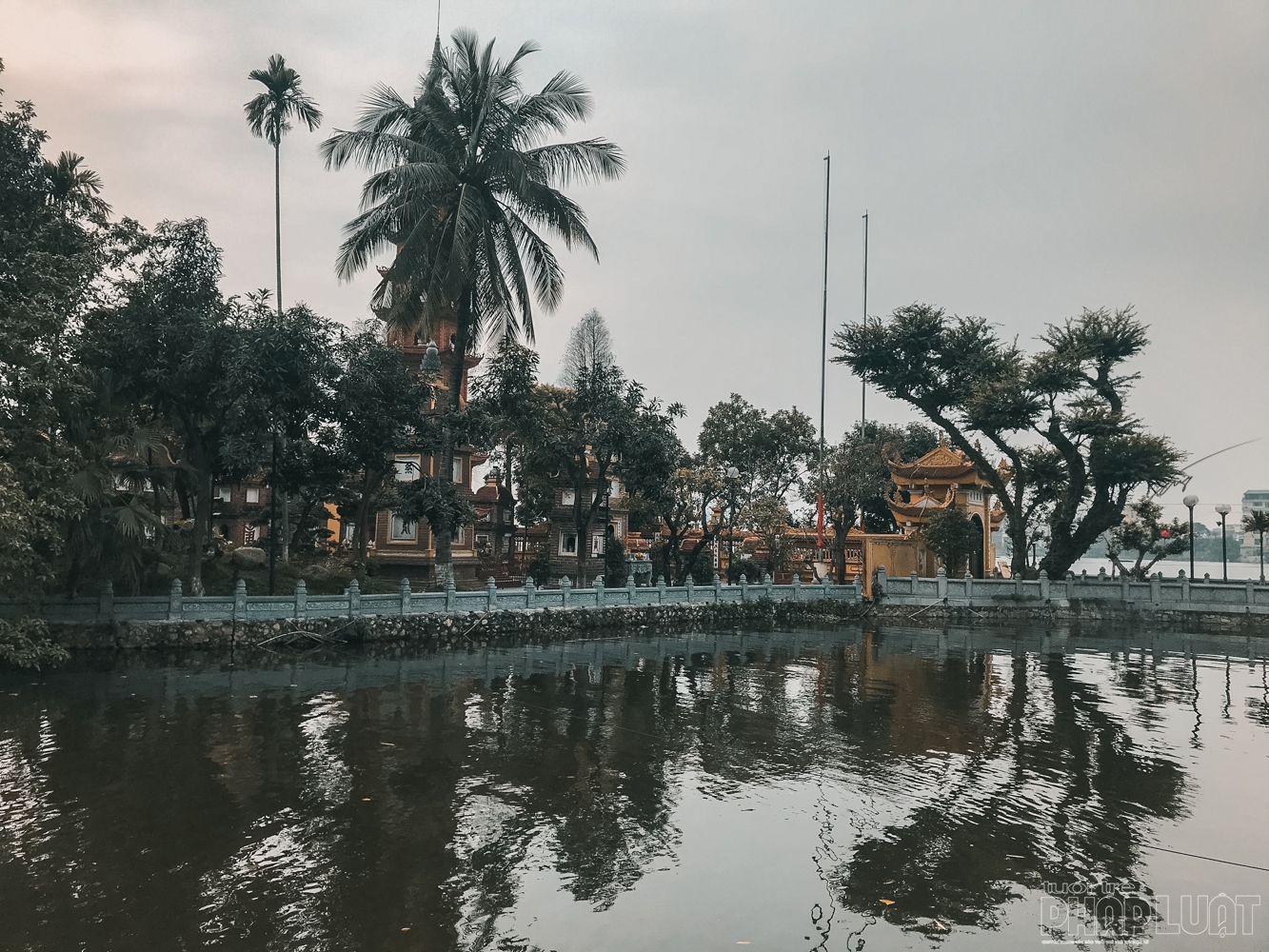 Phố xá Hà Nội vắng vẻ, nhiều cửa hàng treo biển sang nhượng lo ngai dich covid 19 pho xa ha noi vang lang