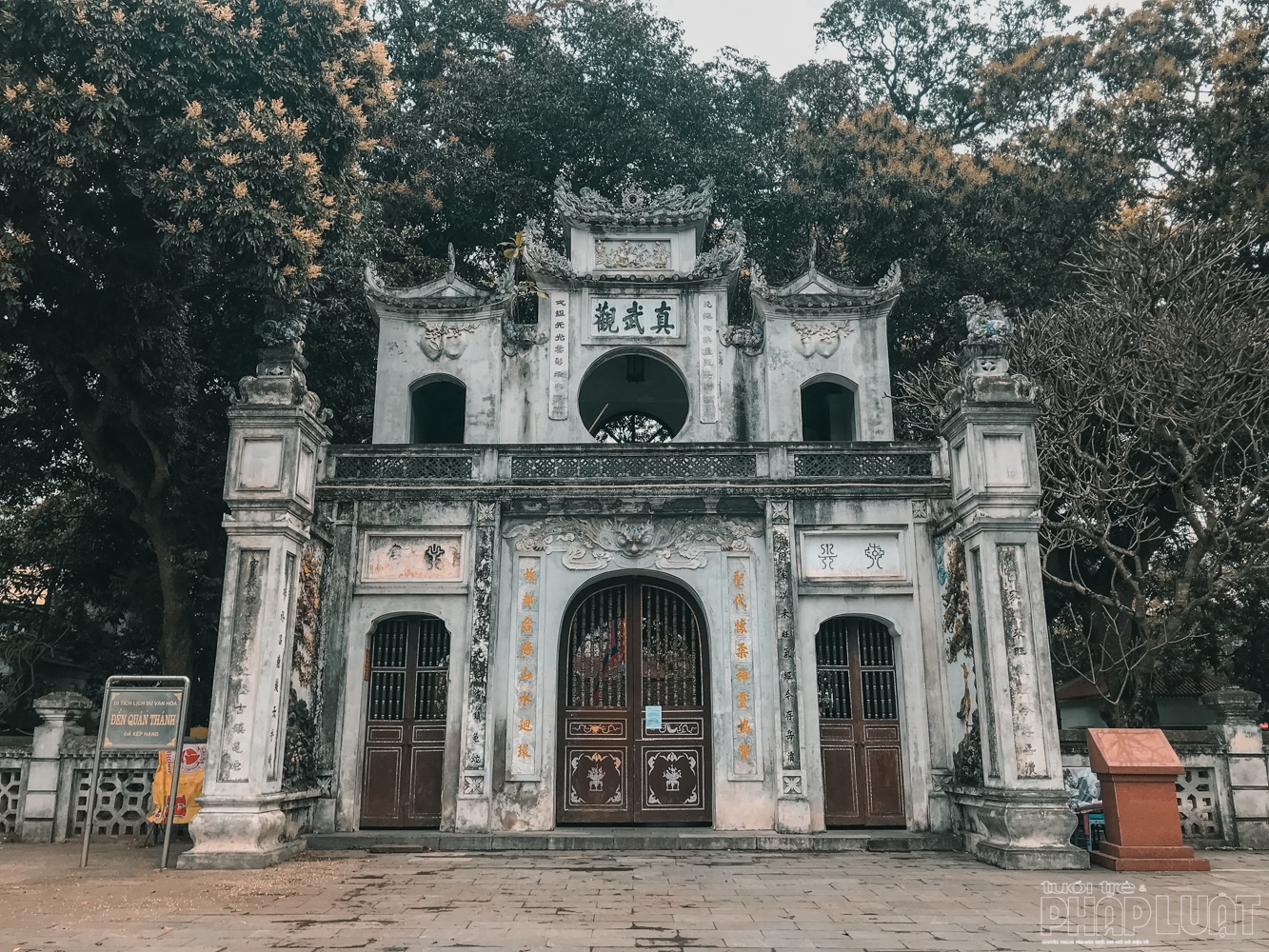 Phố xá Hà Nội vắng vẻ, nhiều cửa hàng treo biển sang nhượng lo ngai dich covid 19 pho xa ha noi vang lang