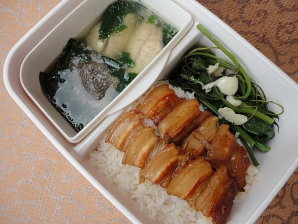 Muôn sắc thái cơm trưa của dân văn phòng mùa dịch Covid-19 muon sac thai com trua cua dan van phong mang com trua mua dich covid 19