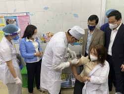 khoang 34000 nguoi hai duong duoc tiem vaccine phong covid 19