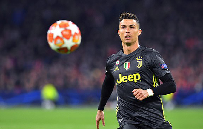 Ajax 1-1 Juventus: Ronaldo lại đánh đầu ghi bàn