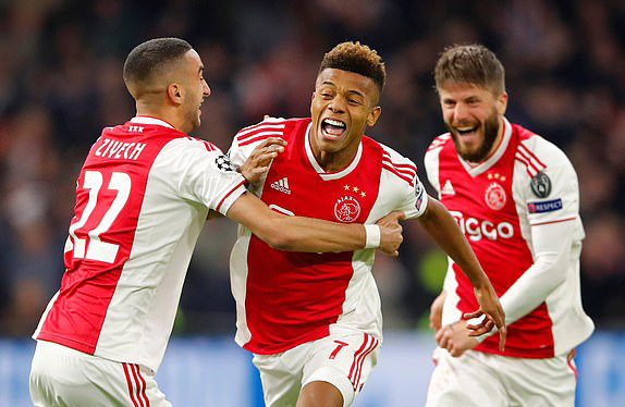 ajax 1 1 juventus ronaldo lai danh dau ghi ban