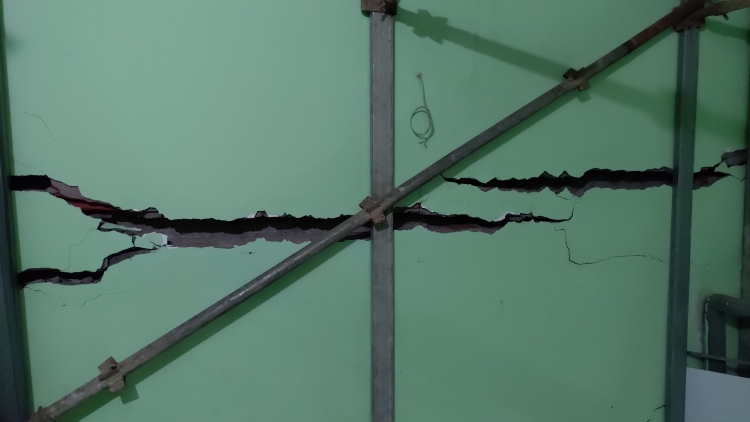 Nhiều ngôi nhà bị "nứt toác" cạnh công trình chung cư 158 Nguyễn Sơn