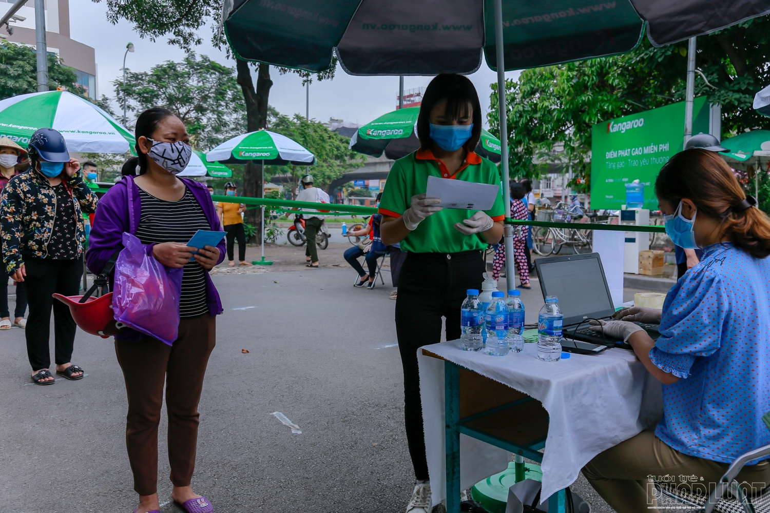 3 ngay huy dong 30 tan gao va 30000 qua trung tang nguoi ngheo thu do