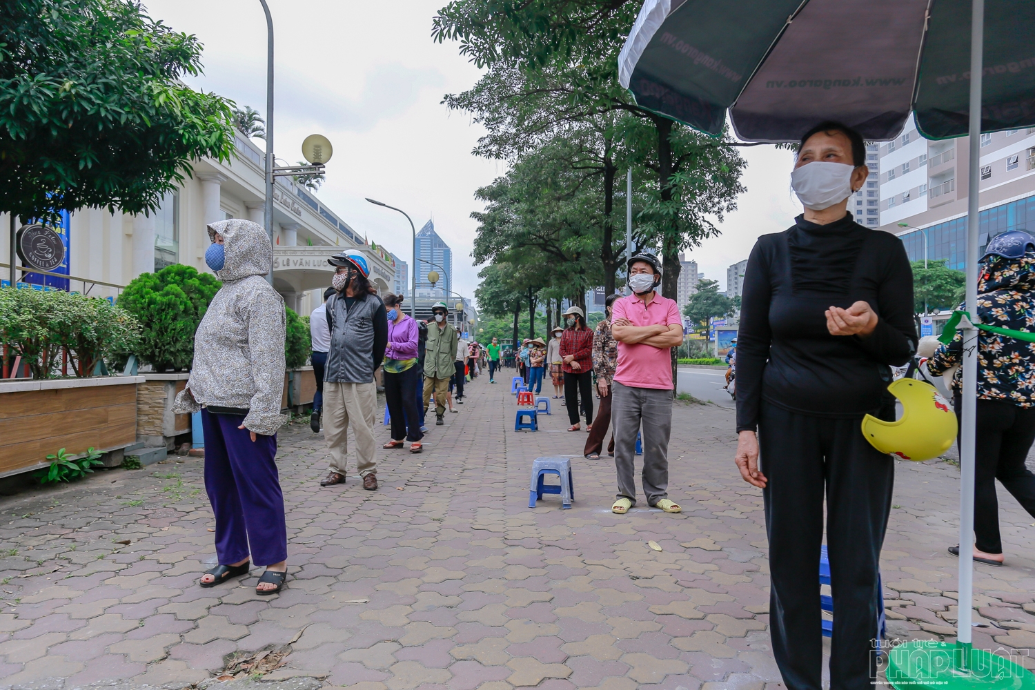 3 ngay huy dong 30 tan gao va 30000 qua trung tang nguoi ngheo thu do