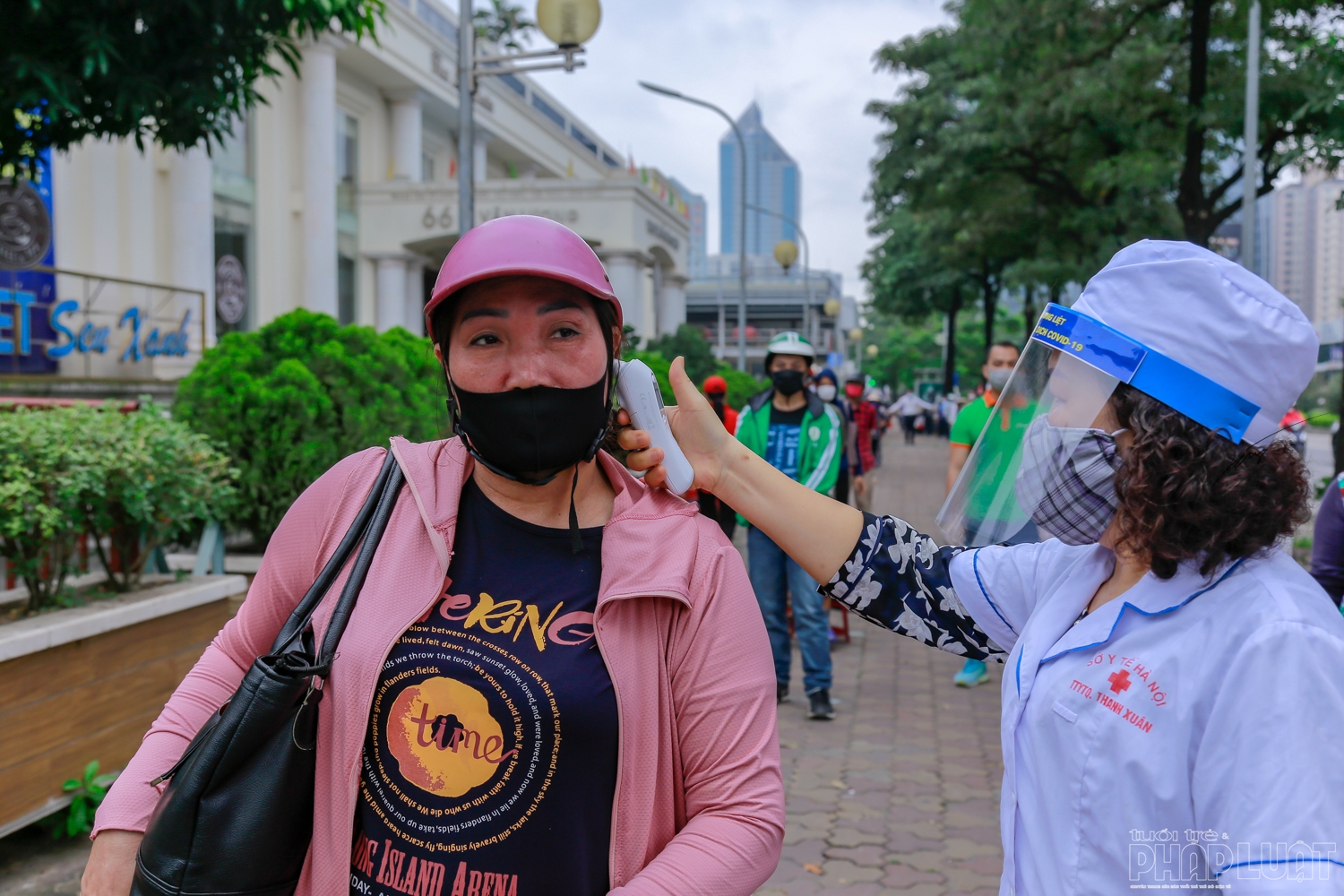 3 ngay huy dong 30 tan gao va 30000 qua trung tang nguoi ngheo thu do