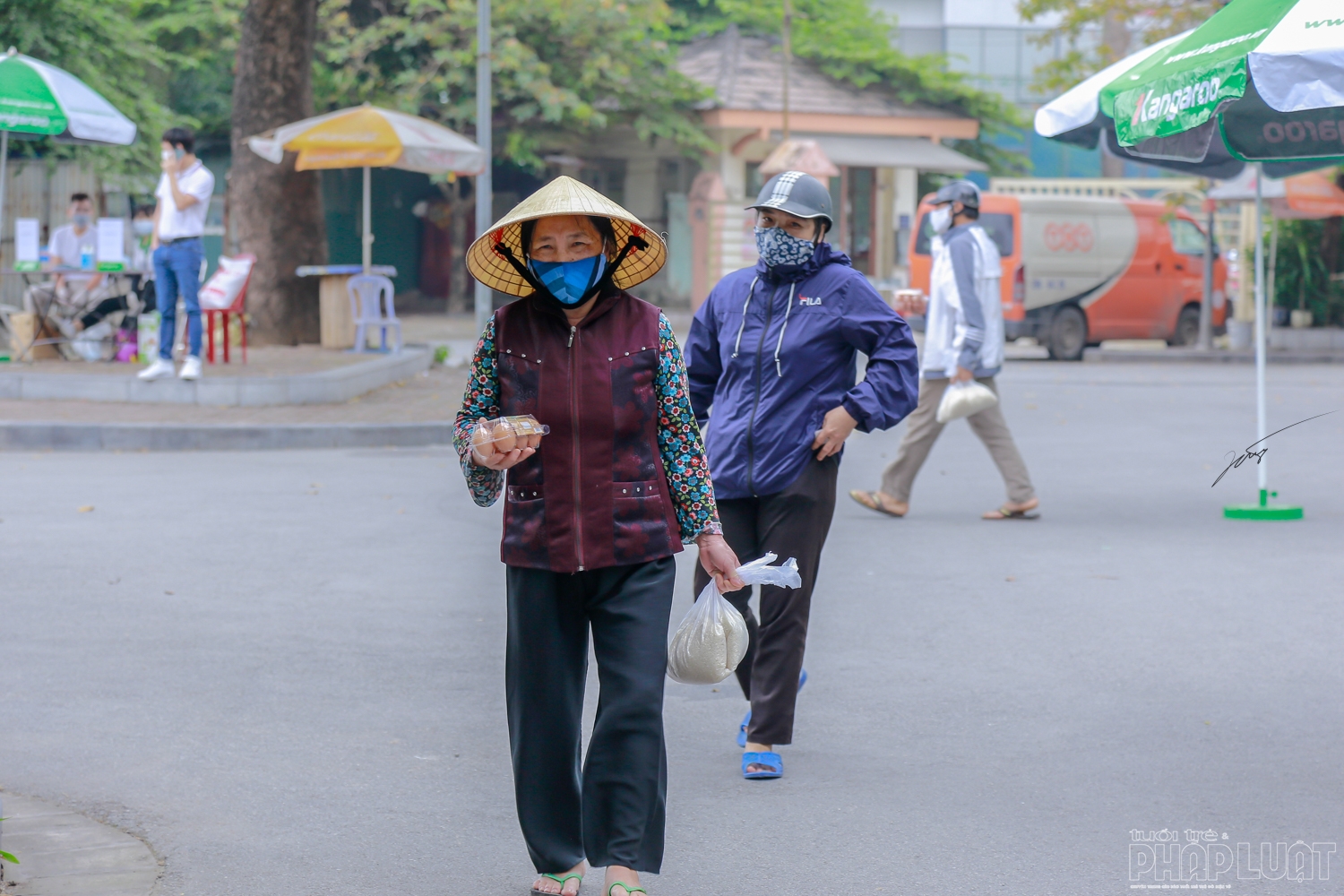 3 ngay huy dong 30 tan gao va 30000 qua trung tang nguoi ngheo thu do