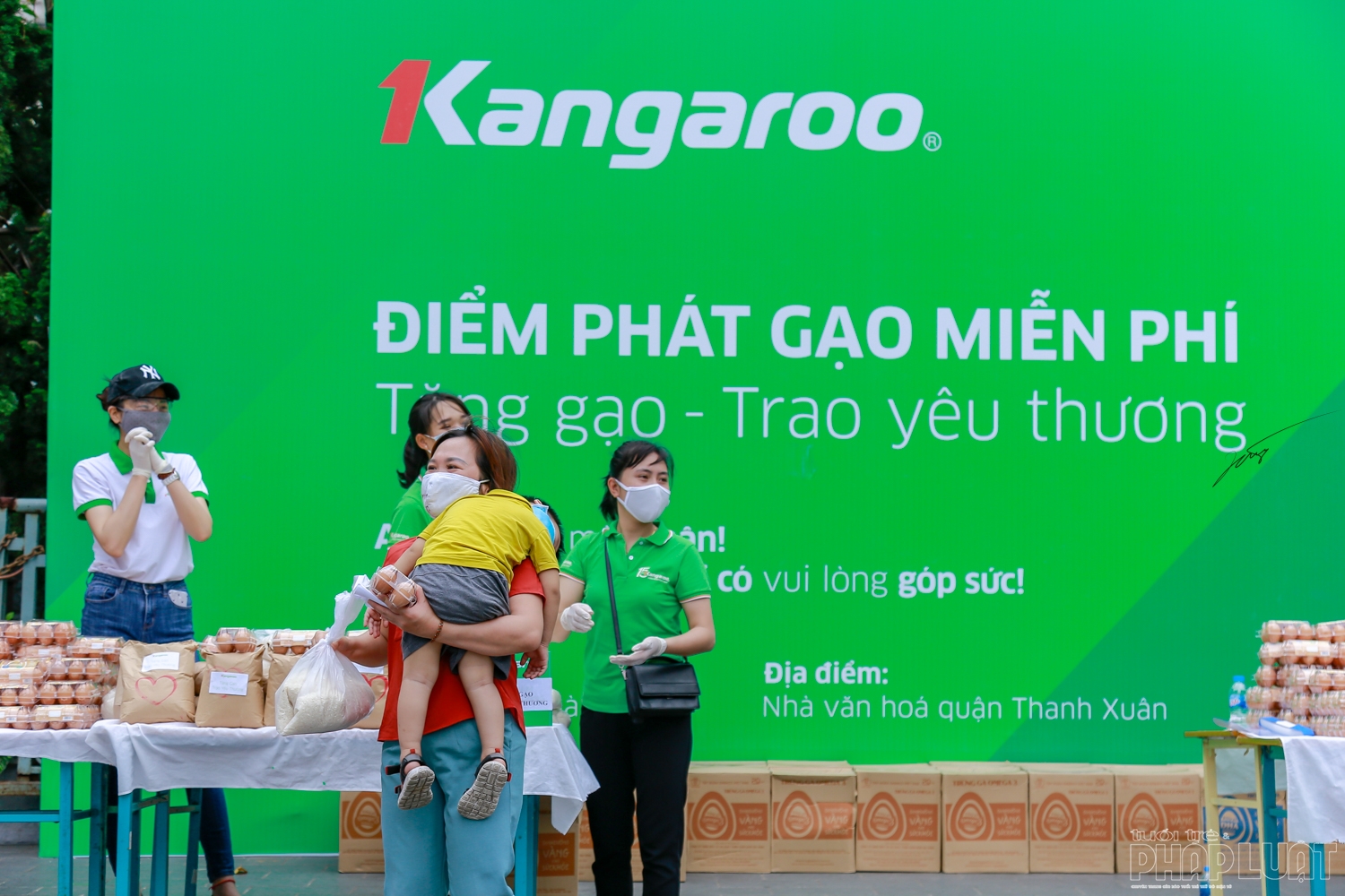 3 ngay huy dong 30 tan gao va 30000 qua trung tang nguoi ngheo thu do