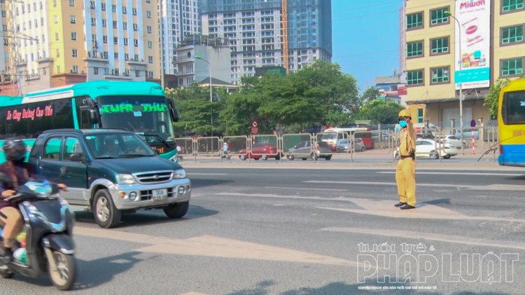 ngay dau nghi le 304 15 kiem soat tinh hinh trat tu atgt song kho duy tri khoang cach phong dich