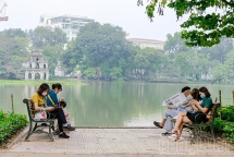 nguoi ha noi choi voi tren cac tuyen pho lon dip le 304