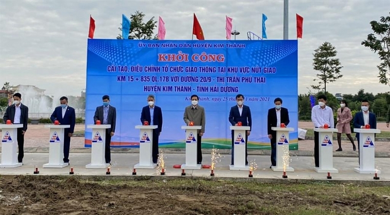 ngày 25/11/2021, UBND huyện Kim Thành tổ chức lễ khởi công: “Cải tạo, điều chỉnh tổ chức giao thông tại khu vực nút giao KM15+835 QL17B với đường 20/9 Thị trấn Phú Thái.
