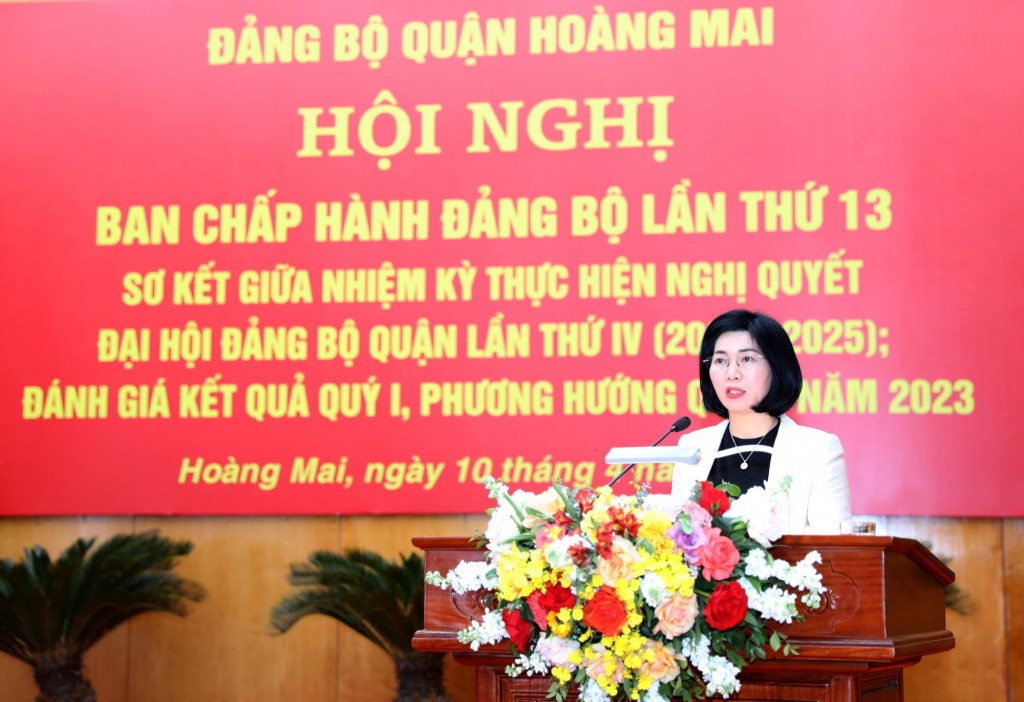 Phó Chủ tịch Thường trực HĐND thành phố Phùng Thị Hồng Hà phát biểu chỉ đạo hội nghị