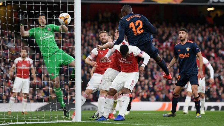 Arsenal - Valencia: Ngược dòng mãn nhãn, đặt 1 "chân" vào chung kết