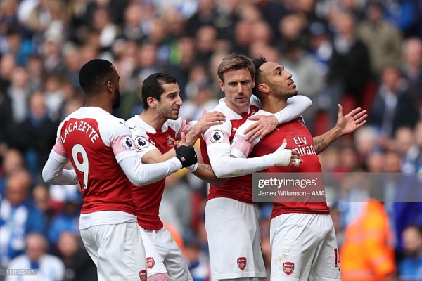 arsenal brighton hang cong vo duyen top 4 gan nhu nga ngu