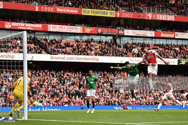 arsenal brighton hang cong vo duyen top 4 gan nhu nga ngu