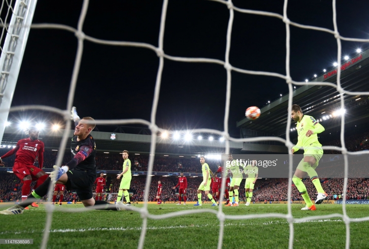 Liverpool - Barca: Pha đá phạt góc láu cá của Alexander Arnold, cú đấm quyết định