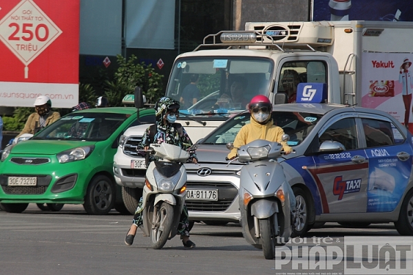 nguoi ha noi muon mau doi pho voi nang nong