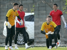 Đặng Văn Lâm bất ngờ tập luyện cùng thủ môn số 1 ĐT Thái Lan