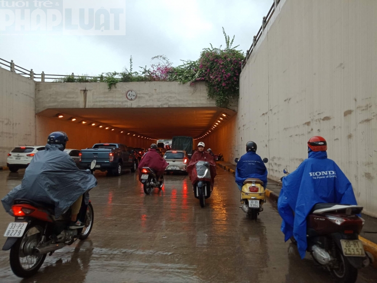 Hà Nội: Hầm đường bộ Trần Duy Hưng ùn tắc cục bộ