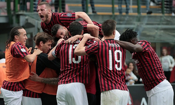 dua top 4 serie a atalanta dau 2 nua xanhdo thanh milan