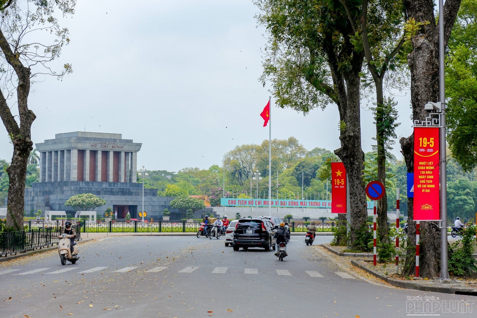 ha noi ruc ro co bang ron chao mung ngay sinh nhat bac va dai hoi dang cac cap