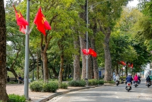 Hà Nội rực rỡ cờ hoa chào mừng ngày sinh nhật Bác Hồ và Đại hội Đảng các cấp