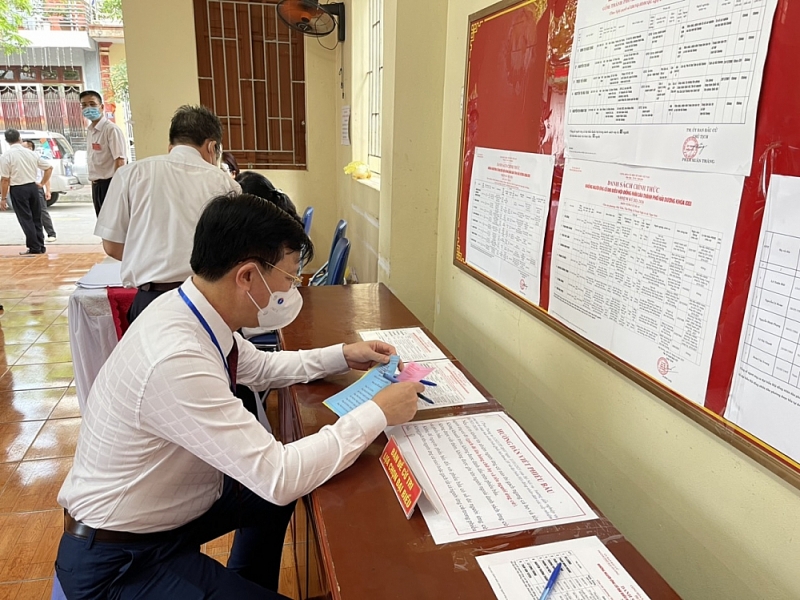 Lãnh đạo tỉnh Hải Dương bỏ phiếu bầu cử tại khu dân cư cư trú