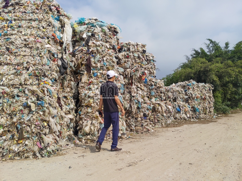 "Bức tường rác" gây ô nhiễm môi trường nghiêm trọng ở TP Hải Dương