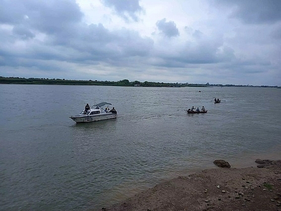 Hải Dương: Vẫn tìm kiếm nữ giáo viên cùng 2 con nhỏ mất tích trên sông Thái Bình