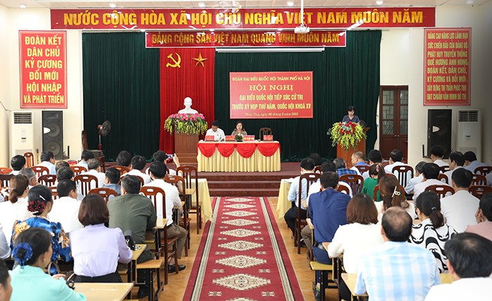 Quang cảnh hội nghị tiếp xúc cử tri tại huyện Phúc Thọ