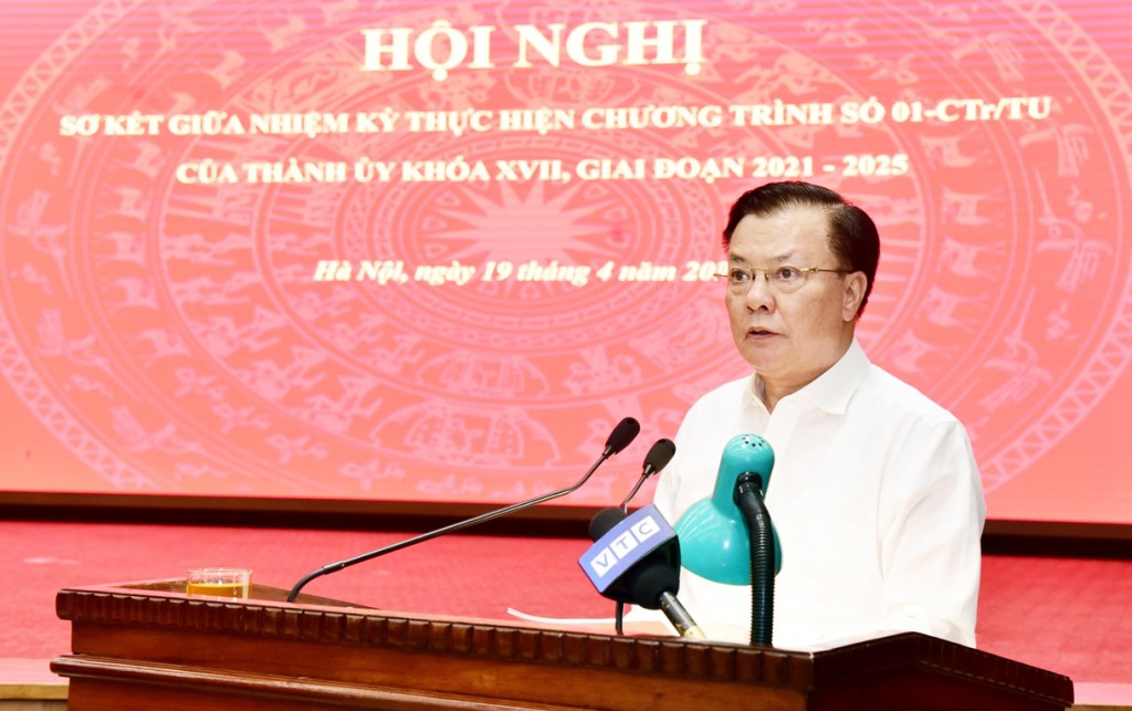 Bí thư Thành ủy Hà Nội Đinh Tiến Dũng phát biểu chỉ đạo tại hội nghị sơ kết giữa nhiệm kỳ thực hiện Chương trình số 01-CTr/TU của Thành ủy Hà Nội, ngày 19-4-2023.