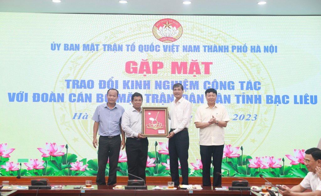 MTTQ TP Hà Nội trao đổi kinh nghiệm công tác với Đoàn cán bộ Mặt trận, Dân vận tỉnh Bạc Liêu