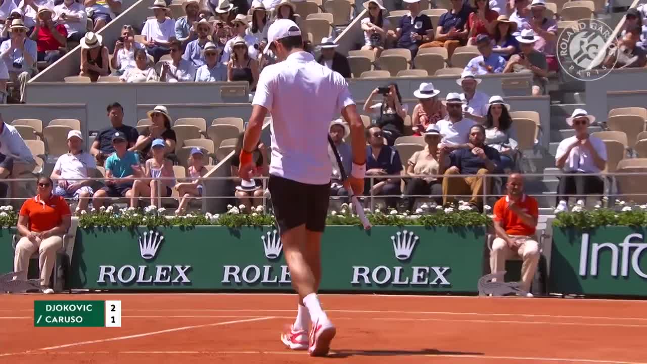 Roland Garros 2019: Nole tiến vào vòng 4