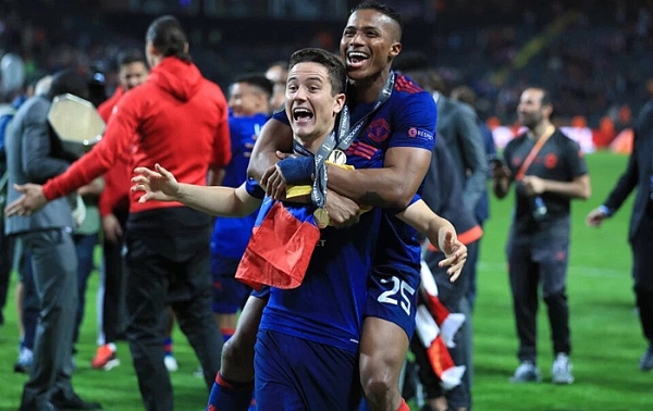 mu chinh thuc thanh ly cung luc 15 cau thu