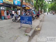 Vỉa hè quanh Khu đô thị Định Công đang bị chiếm dụng