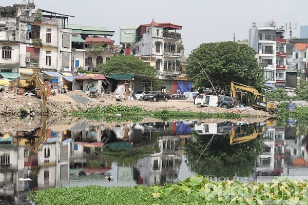 rac thai va phe lieu xay dung dang buc tu ho nuoc trung tam ha noi