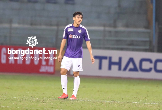 Văn Hậu sẽ tỏa sáng hơn Công Phượng ở trời Âu?